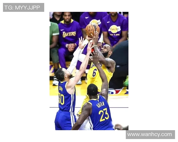 湖人詹姆斯复出激活进攻体系，艾顿与替补配合高效，关键时刻表现惊艳